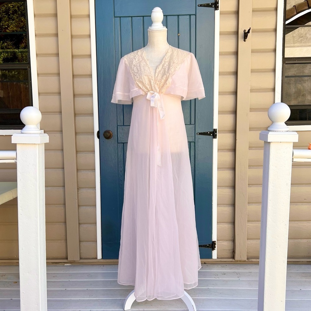 Vintage Shadowline Dusty Pink Lace
Nylon Empire Waist Robe Lingerie Medium